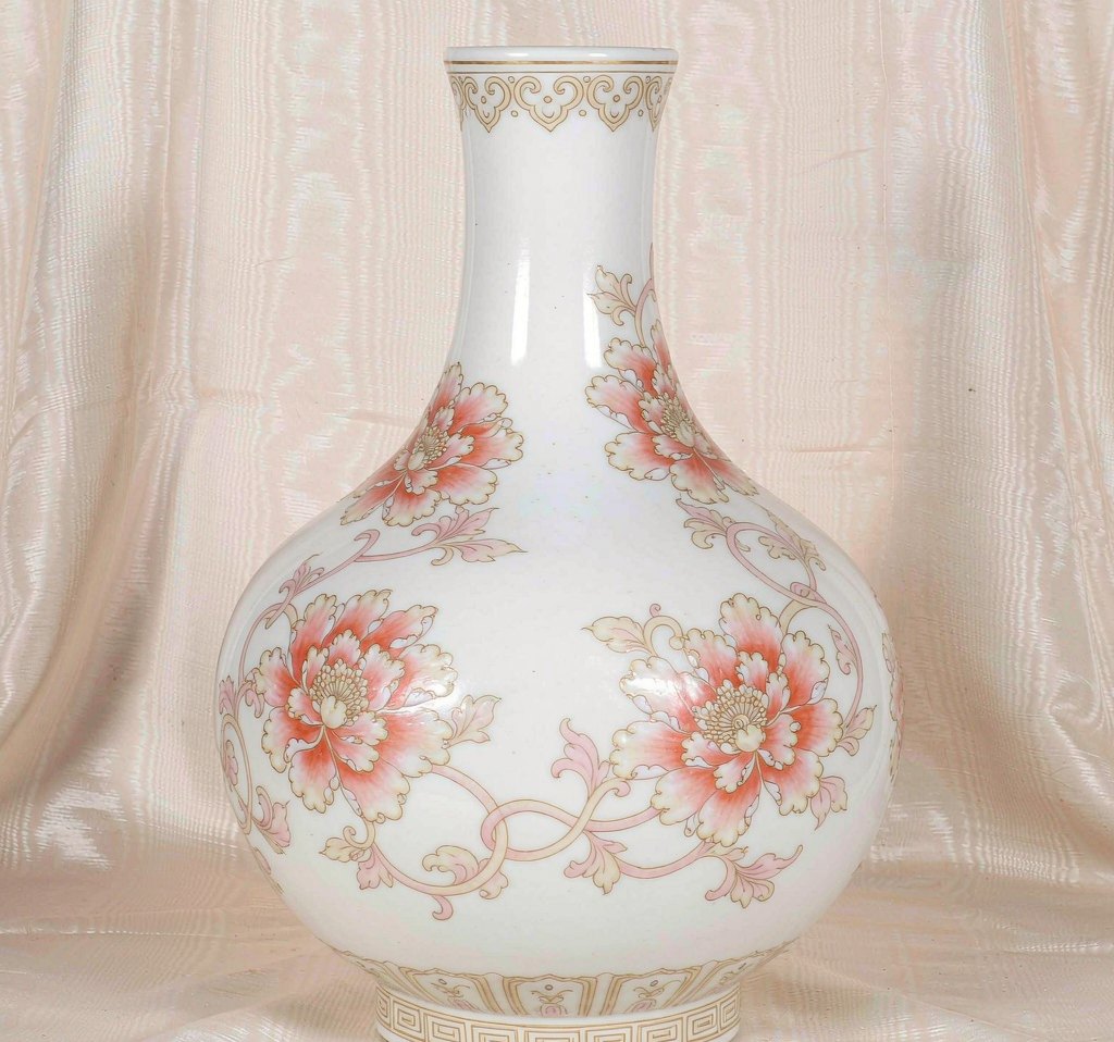 Famille Rose Peony Vase